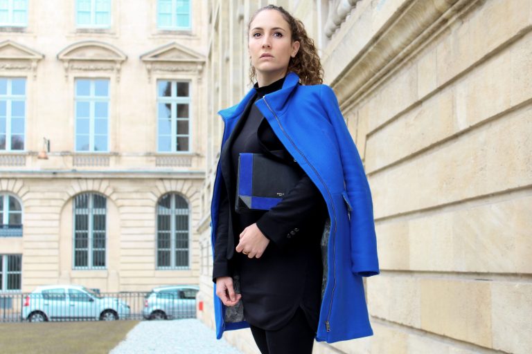 Mode f?�minine : le manteau bleu ?�lectrique