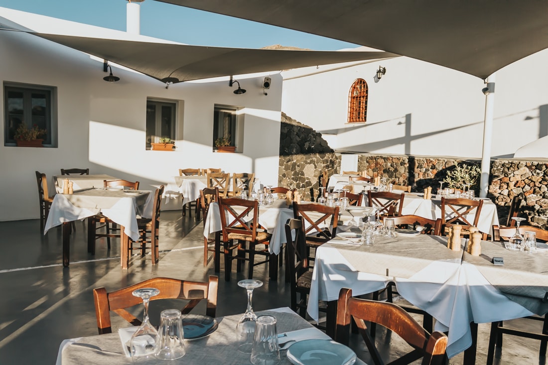 meze meze, restaurant, oia, Santorini, blog, travel 