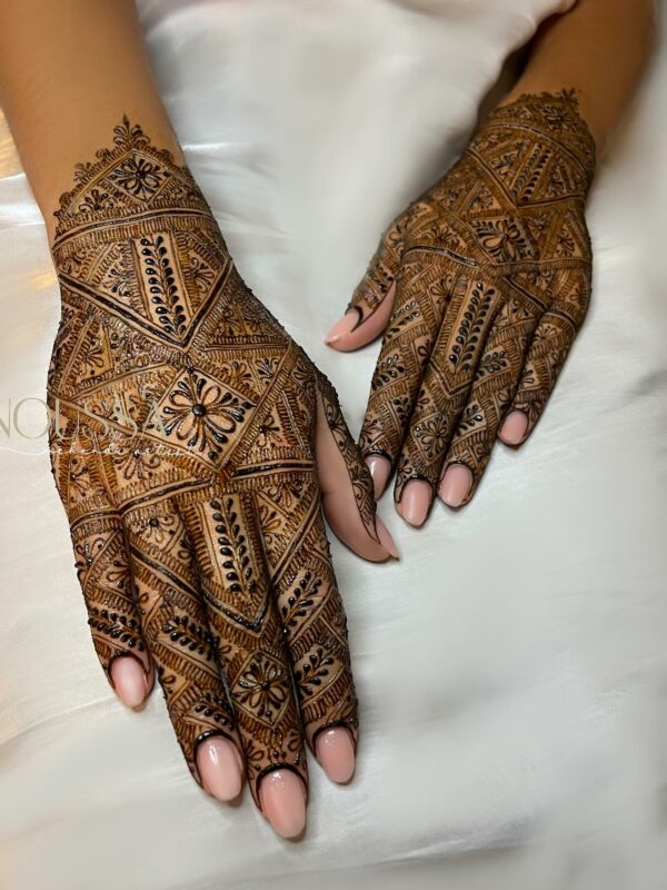 henna artist, henna bordeaux, henna paris, hennaya, henné bordeaux, hlel bordeaux, prestataire mariage oriental, noussa mehendi