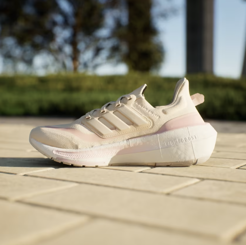 CHAUSSURE ULTRABOOST LIGHT pink, chaussures adidas running